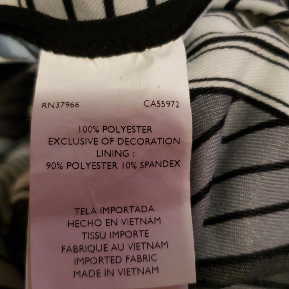 Nike Black & White One-Piece Swimsuit Size 14 - Picture 5 of 8